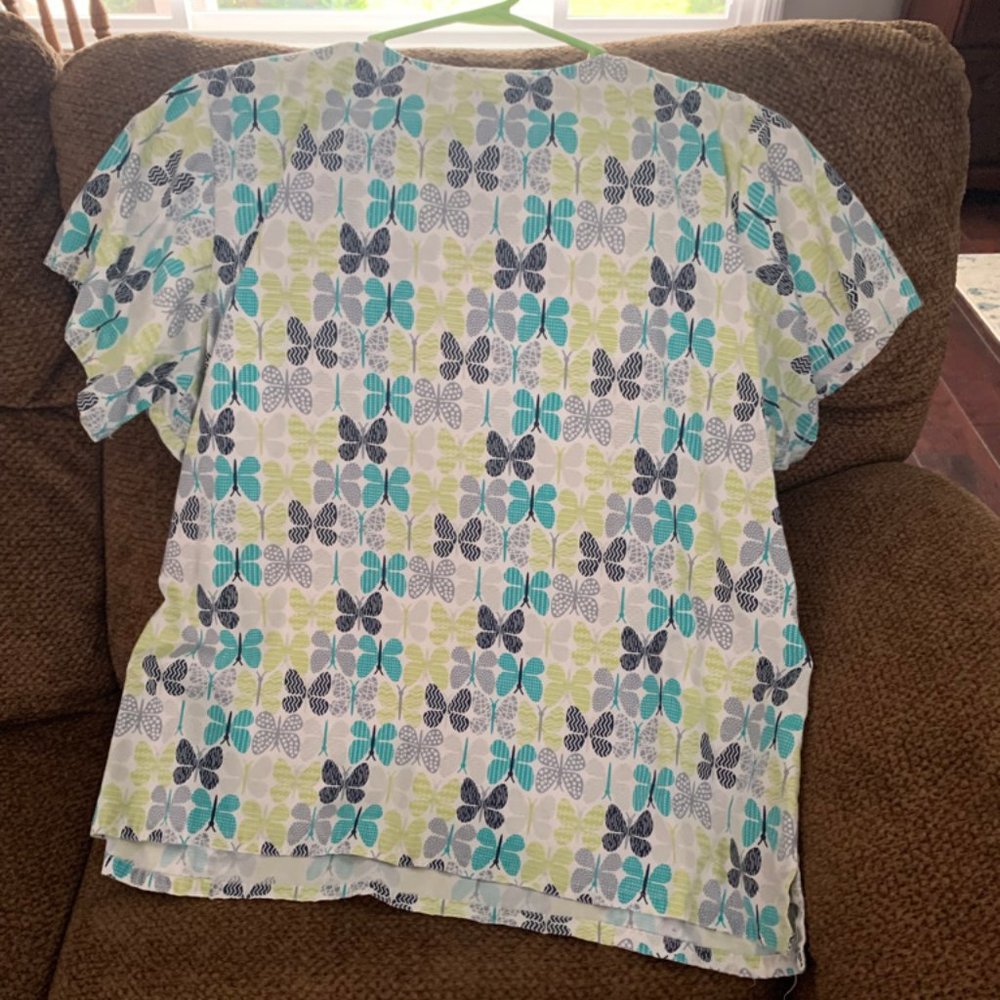 Butterfly Scrub Top - Picture 4 of 4